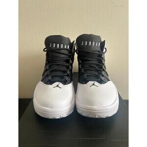 Air Jordan Max Aura Sneakers (Size 7.5)